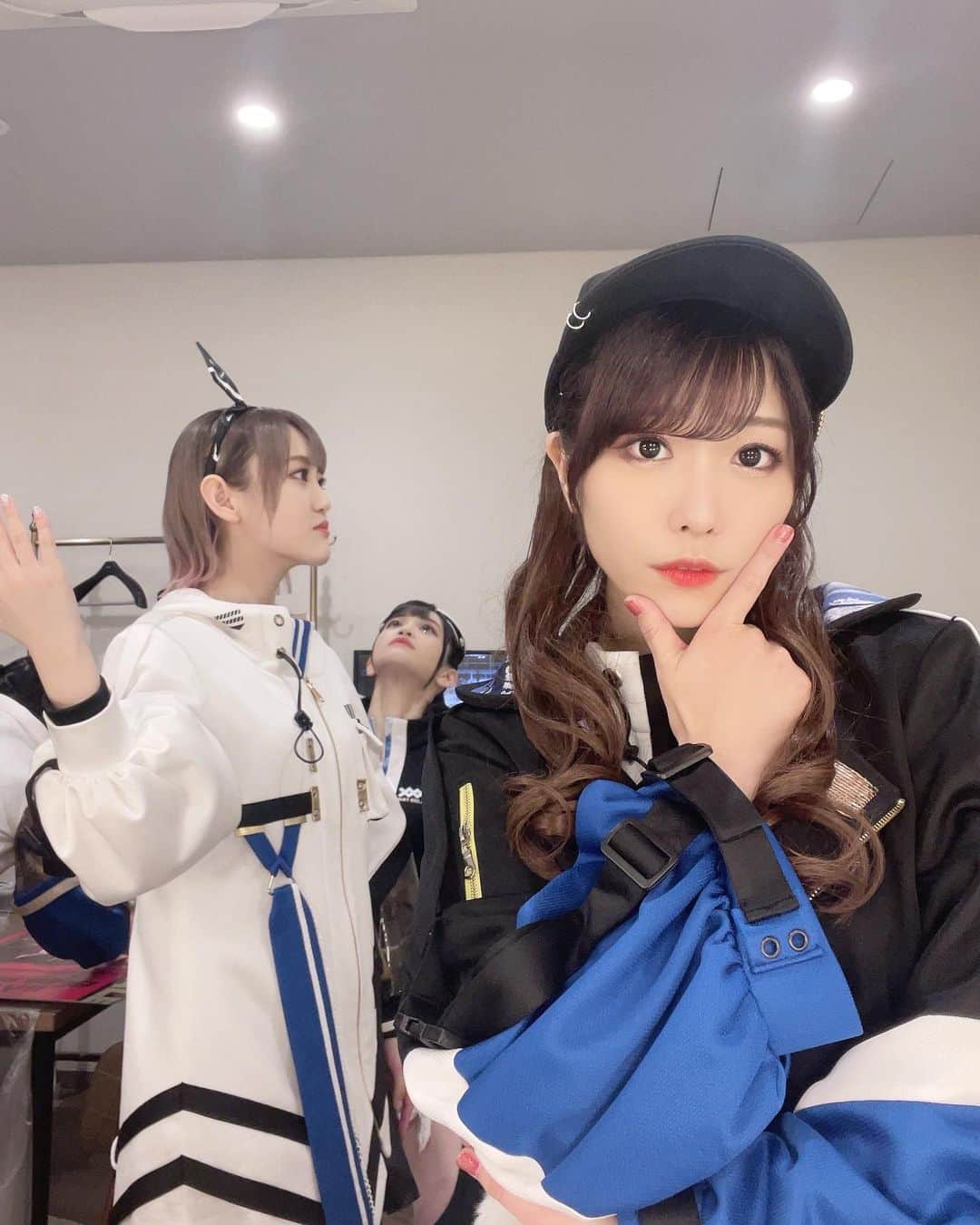 愛美のインスタグラム：「アップしてない写真しかない #写り込みチャレンジ #D4DJ #ピキピキ #D4DJ_HaH」