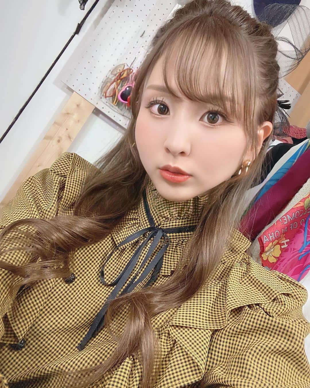 のインスタグラム：「S Beauty Clinicで 今年の美容初めしてきました😉🌟  ハイドラフェイシャルと ダーマペン🖋でお肌を 生き返らせてもらいました🥰  今年もたくさんお世話になります🙇‍♀️🐯  #エスビューティークリニック #ハイドラフェイシャル  #医療痩身 #アンチエイジング  #レーザートーニング」
