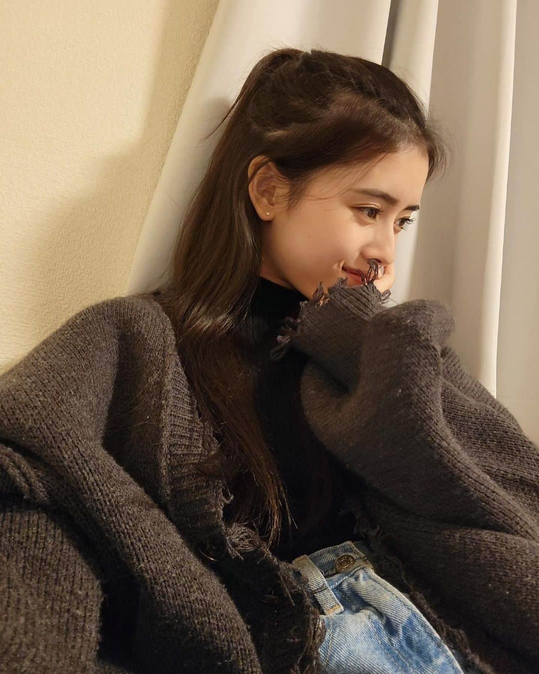 NiziUさんのインスタグラム写真 - (NiziUInstagram)「Cozy winter❄  最近寒すぎてベッドから出られない～ WithUもきっと同じですよね?  요즘 추워서 침대에서 빠져나오지 못해요~ 위쥬도 저랑 똑같죠?   I can't get out of my bed during winter Relatable right?  #NiziU #WithU #RIMA」1月13日 17時08分 - niziu_artist_official