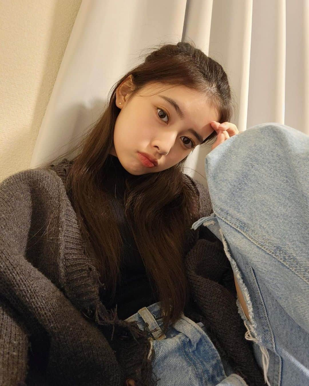 NiziUさんのインスタグラム写真 - (NiziUInstagram)「Cozy winter❄  最近寒すぎてベッドから出られない～ WithUもきっと同じですよね?  요즘 추워서 침대에서 빠져나오지 못해요~ 위쥬도 저랑 똑같죠?   I can't get out of my bed during winter Relatable right?  #NiziU #WithU #RIMA」1月13日 17時08分 - niziu_artist_official