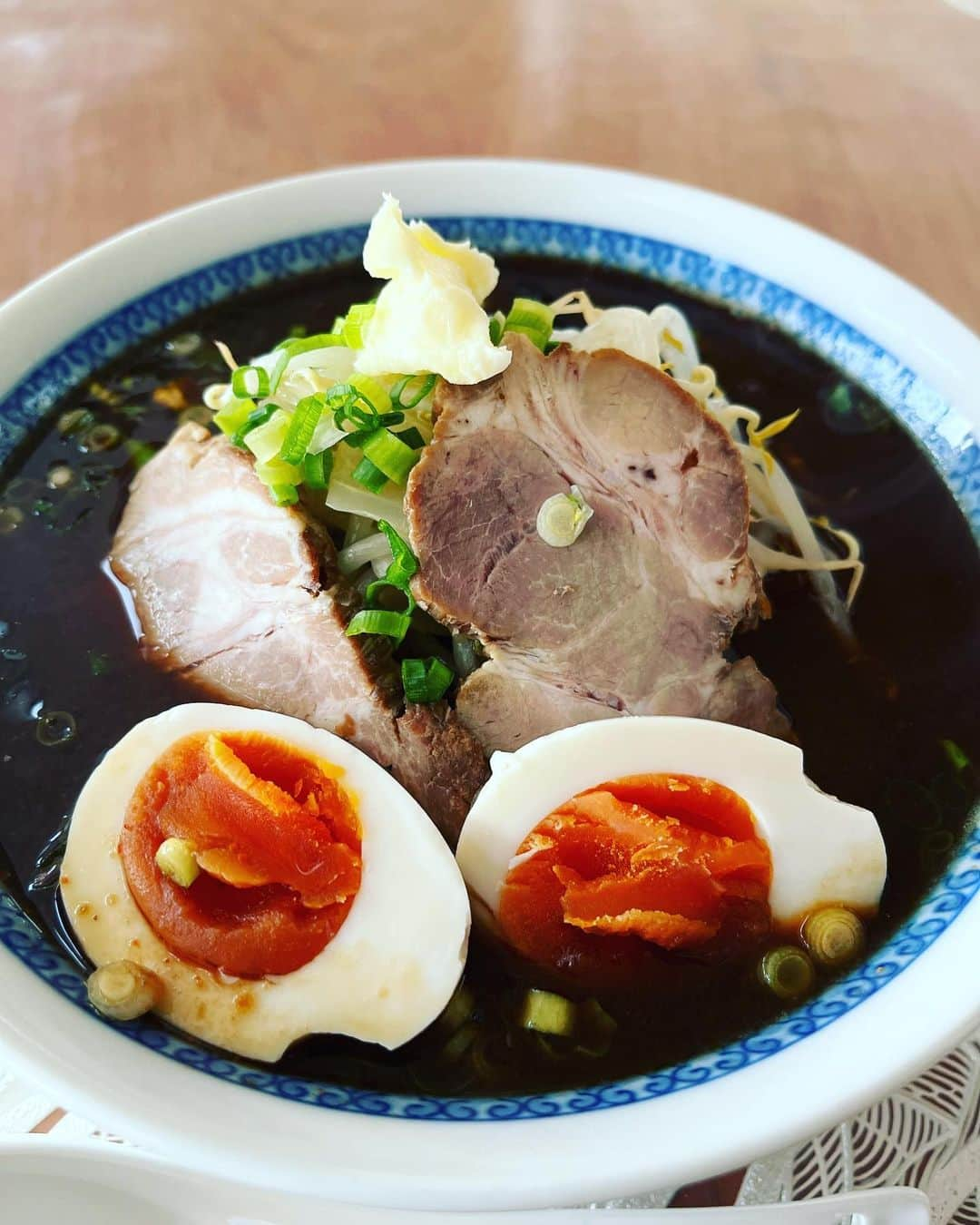 金村義明さんのインスタグラム写真 - (金村義明Instagram)「北海道赤味噌ラーメン 次郎ちゃんいただきます！ 吉祥寺眠民餃子🥟 2022年木曜日初バラいろダンディ生放送へ！」1月13日 17時21分 - yoshiaki_kanemura