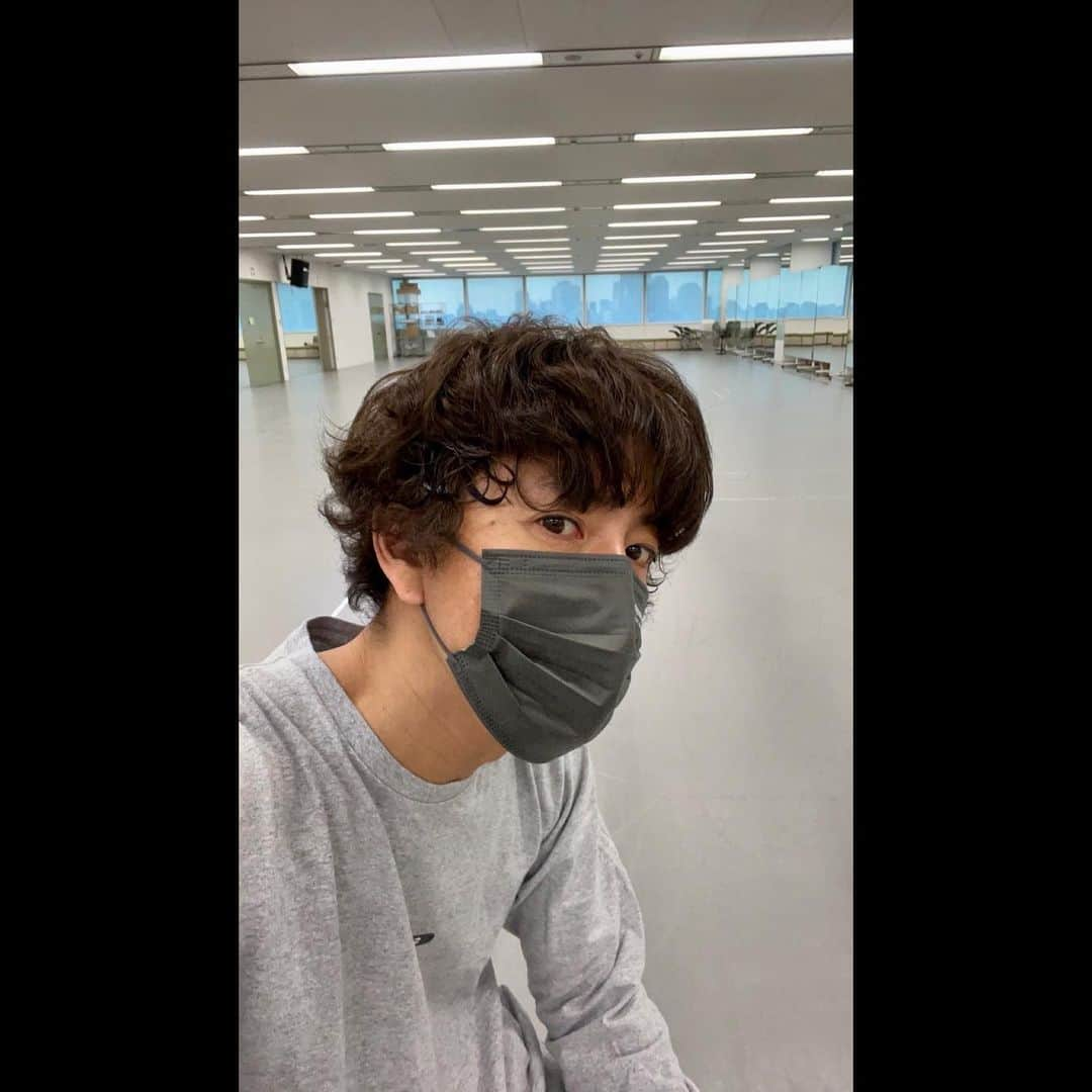 木村拓哉さんのインスタグラム写真 - (木村拓哉Instagram)「⁡ ⁡ ⁡ 「いよいよ、今日からLIVEリハーサルが始まりました…。 やはり、歌筋、ダンス筋を使うと身体のリアクションが半端じゃないですね…。 引き続き、明日も行ったります‼︎」 ⁡ STAYSAFE‼︎ ⁡ 拓哉 #木村拓哉#TakuyaKimura」1月13日 18時00分 - takuya.kimura_tak