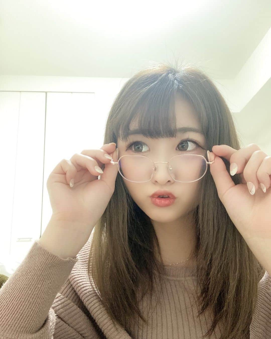 黒崎みかのインスタグラム：「メガネ女子(👍-⊡ω⊡)👍」
