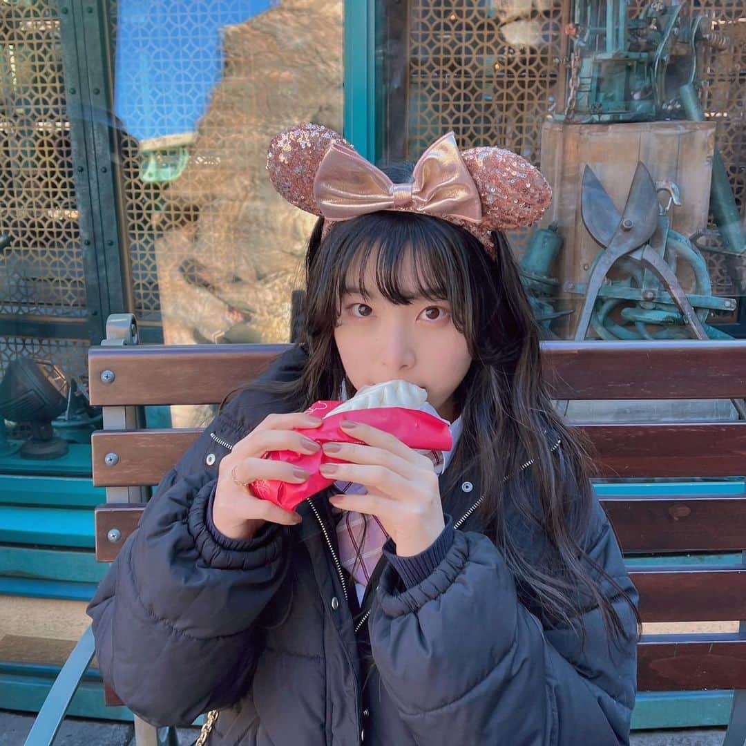 のインスタグラム：「もぐもぐ ・ #思い出 #ディズニーシー #餃子まん #考えた人天才 #disneysea #disney #tokyodisneysea」