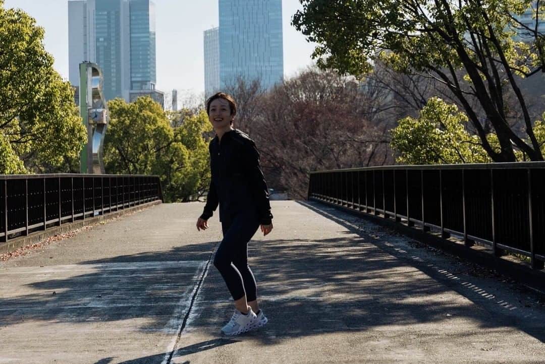 高山都さんのインスタグラム写真 - (高山都Instagram)「やっぱ走るって気持ちいい！ @on.japan  @on_running  真っ黒になっちゃった写真はこれでした👟」1月13日 19時23分 - miyare38