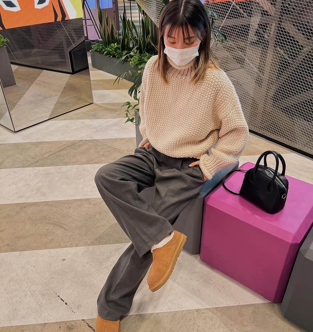 KANAMIのインスタグラム：「・ このパンツオススメ☺️🧡 安いのに素材いいし暖かいしハイウエストで良き🌟  @shein_japan だよ🤍 SHEINで買い物しすぎて 【KANAMI】ってコード入れると安くなる😂 👖: 4969397  #shein愛が伝わった #みんなKANAMIで安く買ってね #ootd #outfits #fashion #SHEINlove #SHEIN」