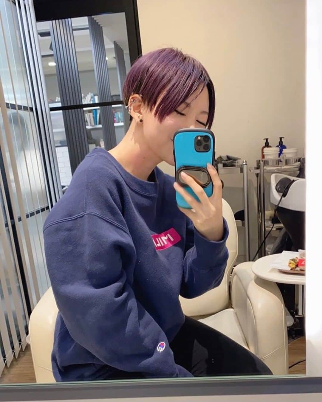 雫さんのインスタグラム写真 - (雫Instagram)「うっかり配信ジャケットとMV全然違う髪色になっちゃったけど、ブドウみたいで綺麗！！」1月13日 19時49分 - plkshizuku