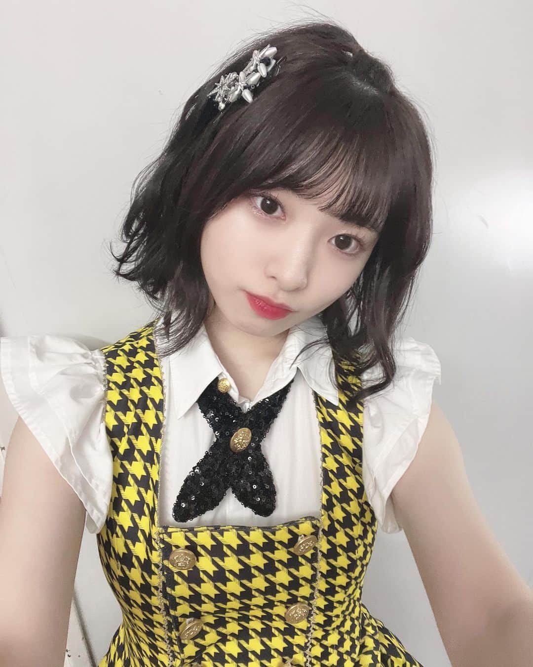 久保怜音のインスタグラム：「⁡ ⁡ #AKBフレッシュコン ありがとうございました🍒 この時間がずっと続けばいいのに…って思うコンサートでした😌 ファンの皆さんとの思い出がまたひとつ増えて嬉しいです〜🥰 感想教えてね🍒  #AKB48 #idol #衣装」