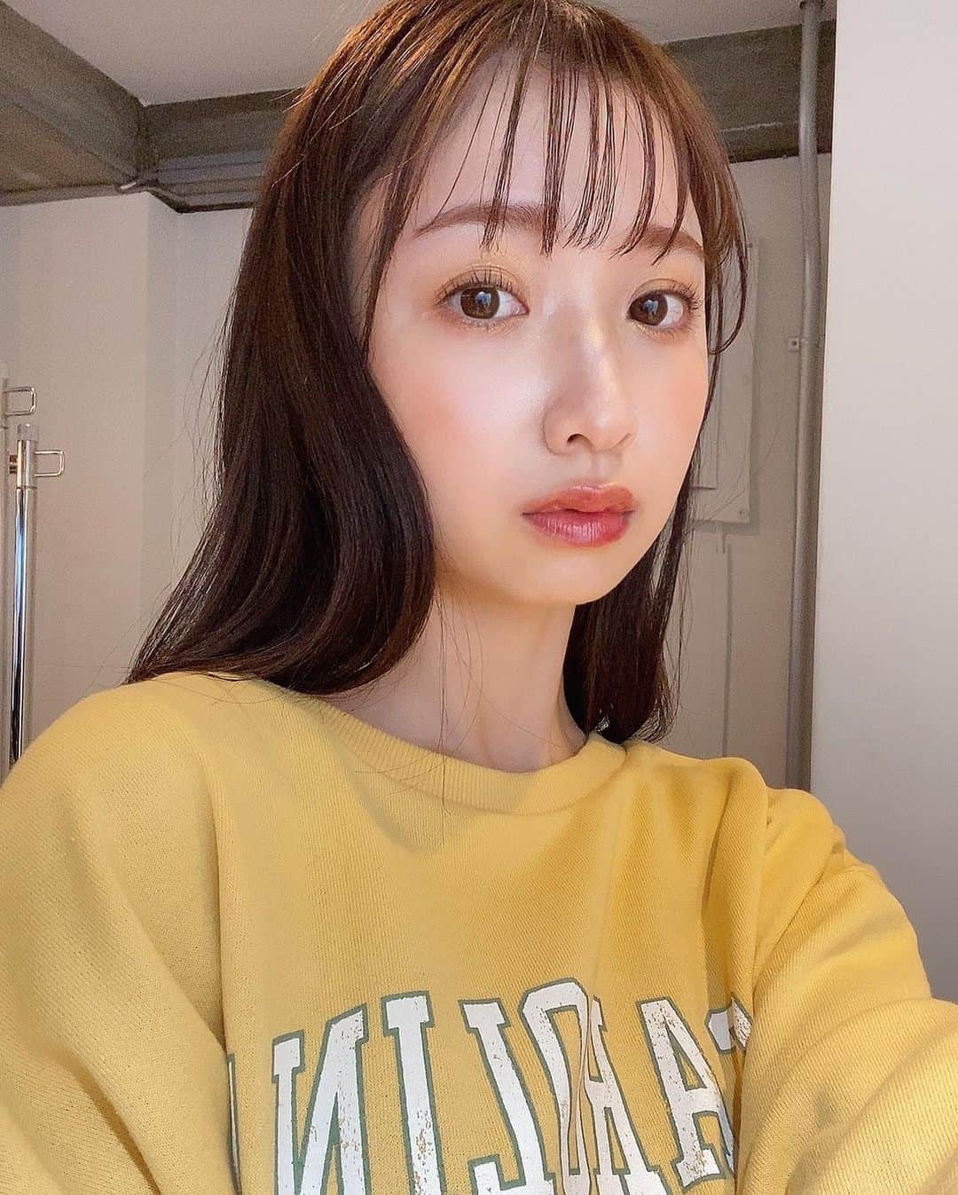 田原可南子さんのインスタグラム写真 - (田原可南子Instagram)「今年マスターしたいことに入りました🙋🏻‍♀️ 下地とコンシーラーで作るベースメイク！  必要最低限のカバーだけで ナチュラルなのにこの艶と立体感。  @andbe_official のファンシーラー @bisou_yukitakeshima のダイヤモンドグロウ(ルナ) @narscosmeticsjapan のプレストパウダー  良かったのでシェアします☺️💫」1月13日 20時32分 - kanakotahara