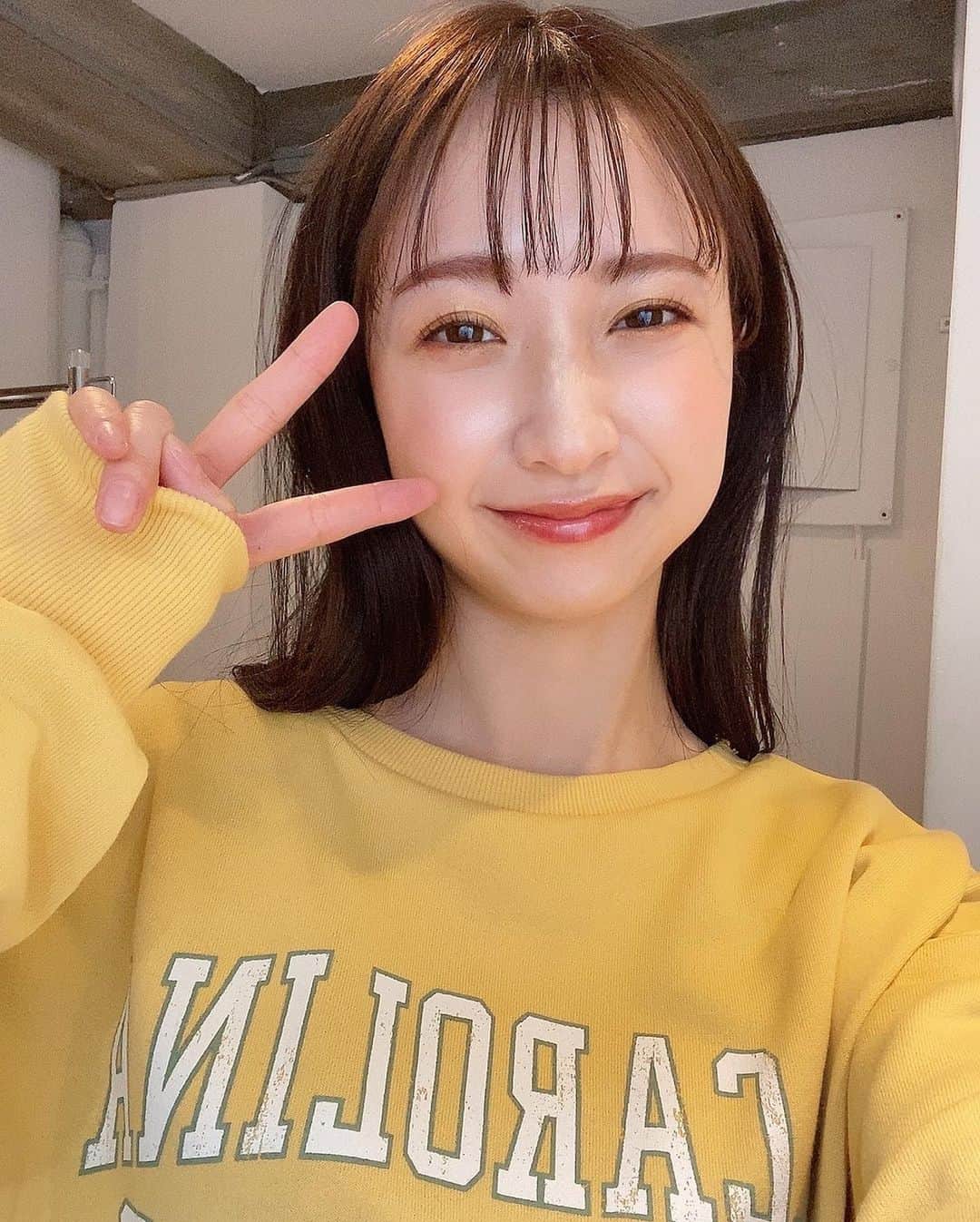 田原可南子さんのインスタグラム写真 - (田原可南子Instagram)「今年マスターしたいことに入りました🙋🏻‍♀️ 下地とコンシーラーで作るベースメイク！  必要最低限のカバーだけで ナチュラルなのにこの艶と立体感。  @andbe_official のファンシーラー @bisou_yukitakeshima のダイヤモンドグロウ(ルナ) @narscosmeticsjapan のプレストパウダー  良かったのでシェアします☺️💫」1月13日 20時32分 - kanakotahara