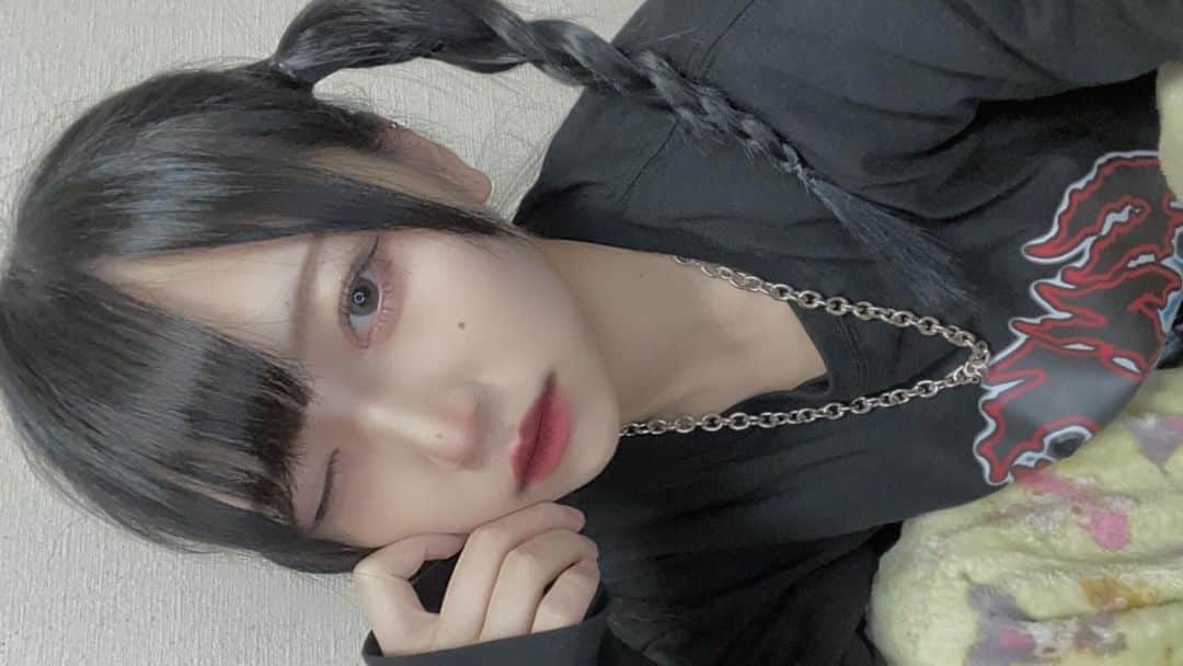 のインスタグラム：「(^_-)-☆」