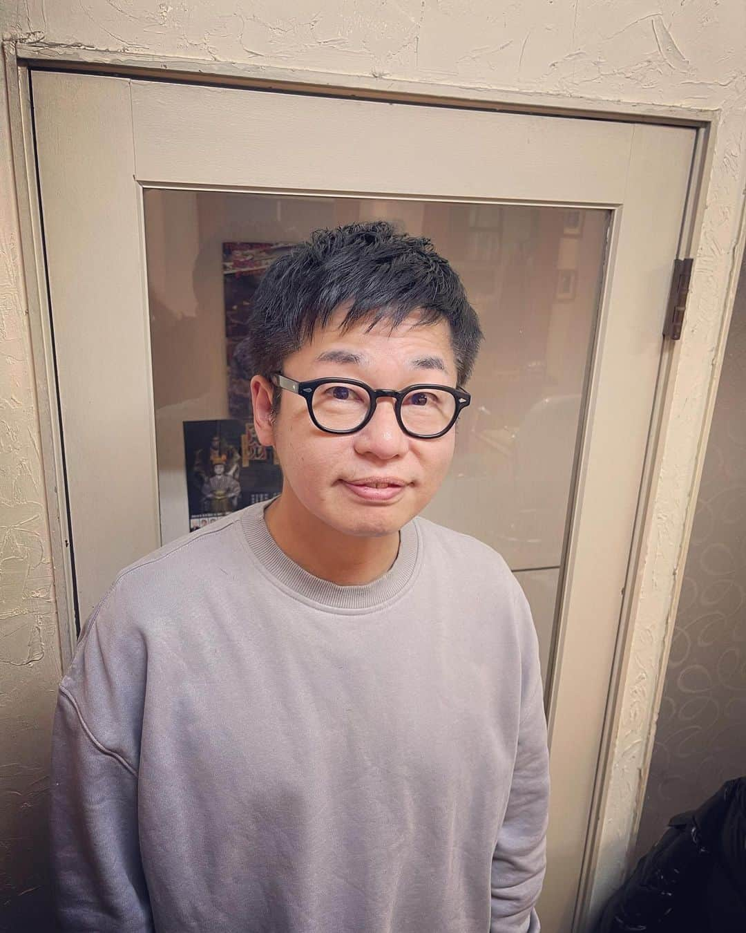 杉本知香さんのインスタグラム写真 - (杉本知香Instagram)「フォレスト名物。楽屋（笑） 功力くん、沼津から2年ぶりにフォレスト来れました🚄 佐田くんと功力くんが揃ったので、仲良しのケン兄とビデオ通話。 めちゃくちゃ楽しかった🤣😂 けんじる、今週土曜の向上委員会出るので チェックしてね📺  #中目黒美容室 #バッドボーイズ佐田 #バッドボーイズ #佐田正樹#satabuilders  #富士彦#功力富士彦#沼津ラクーンよしもと劇場  #宮川クラブ#静岡第一テレビ  #水玉れっぷう隊ケン #水玉れっぷう隊  #けんじる#食い込men #さんまのお笑い向上委員会」1月13日 22時28分 - sugimotoc