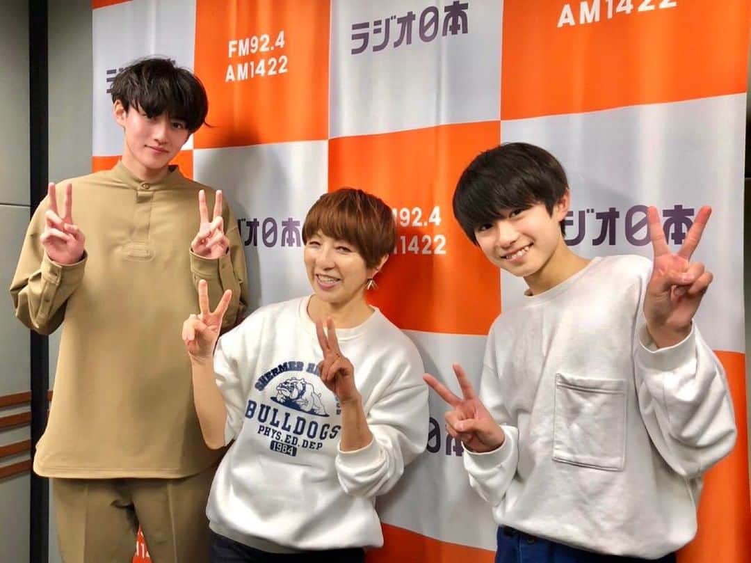 のインスタグラム：「皆さんこんばんは！お久しぶりです。 その前にあけましておめでとうございます。！🎍  久しぶりの投稿になってしまった事、申し訳ありません。  去年はたくさんの事を経験させてもらいました。ありがとうございました。  また、投稿していない期間は何もしていなかったわけではなくって、ギターを初めてみたりライブで弾き語りをさせてもらったりとてもいい経験をさせてもらいました。！  またラジオ日本 『坂上みきのエンタメ Go! Go!』2022 年 1 月10日(月)~14日(金)8:50~9:00 米尾賢人君と出演させていただいています👏  坂上さんの流れるような心地よい喋りに魅了されました。🤩 米尾君も仙台でラジオ番組を持ってるということでとてつもなく流暢で年下なのにとても頼もしかったです。😅 明日が最終日ですが、お時間ある方は是非。  今年は、今年も、畠山理温。頑張ります。！笑」