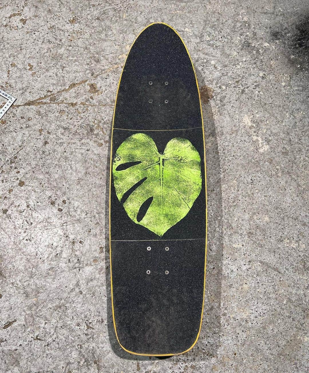 HAROSHIさんのインスタグラム写真 - (HAROSHIInstagram)「From 2019 to 2022.   I've been using the one board for three years, including last year when I had a broken bone. When I was a teenager, I had to change the deck every few months, but now I don't even know when to change it. But even if I change it, it's still the same tiger mask deck 😂 And then Old tiger mask deck going to be a part of “mosh pit “ soon 👍」1月13日 22時56分 - haroshi