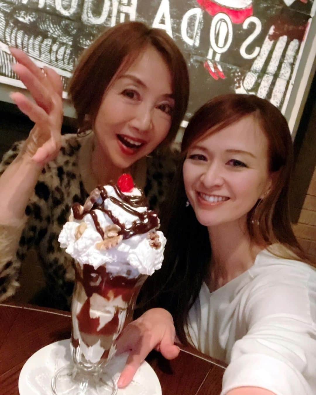 奈美悦子さんのインスタグラム写真 - (奈美悦子Instagram)「ピータールーガーでお肉〜。 #ピータールーガー #ステーキハウス #恵比寿 #ステーキ #tボーンステーキ ＃美味しかった#仲良し #お友達」1月13日 23時55分 - nami.etsuko