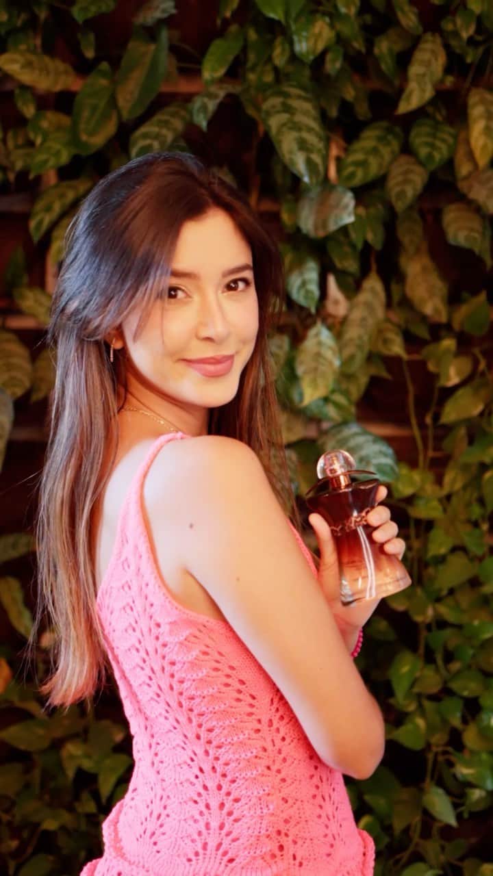 Gabriela Salesのインスタグラム：「Lacrinhas, ELA VOLTOU!!!! A melhor promoção está de volta: Boti Promo, do @oboticario ! 🤩😄 São mais de 600 produtos por até a metade do preço!!! Sério! Tem muita coisa top com um aquele desconto maraaa! Agora vocês já sabem o que fiz no verão passado e farei nesse também hahaha. Ah… e eu consegui um CUPOM de FRETE GRÁTIS pra vocês! Só usar: RICAFRETE ❤️❤️❤️  *Promoção com até 50% de desconto não cumulativa e válida na compra de produtos selecionados de 26/12/2021 a 23/01/2022 ou enquanto durarem os estoques. Consulte os itens nos canais de venda participantes.  *publicidade」