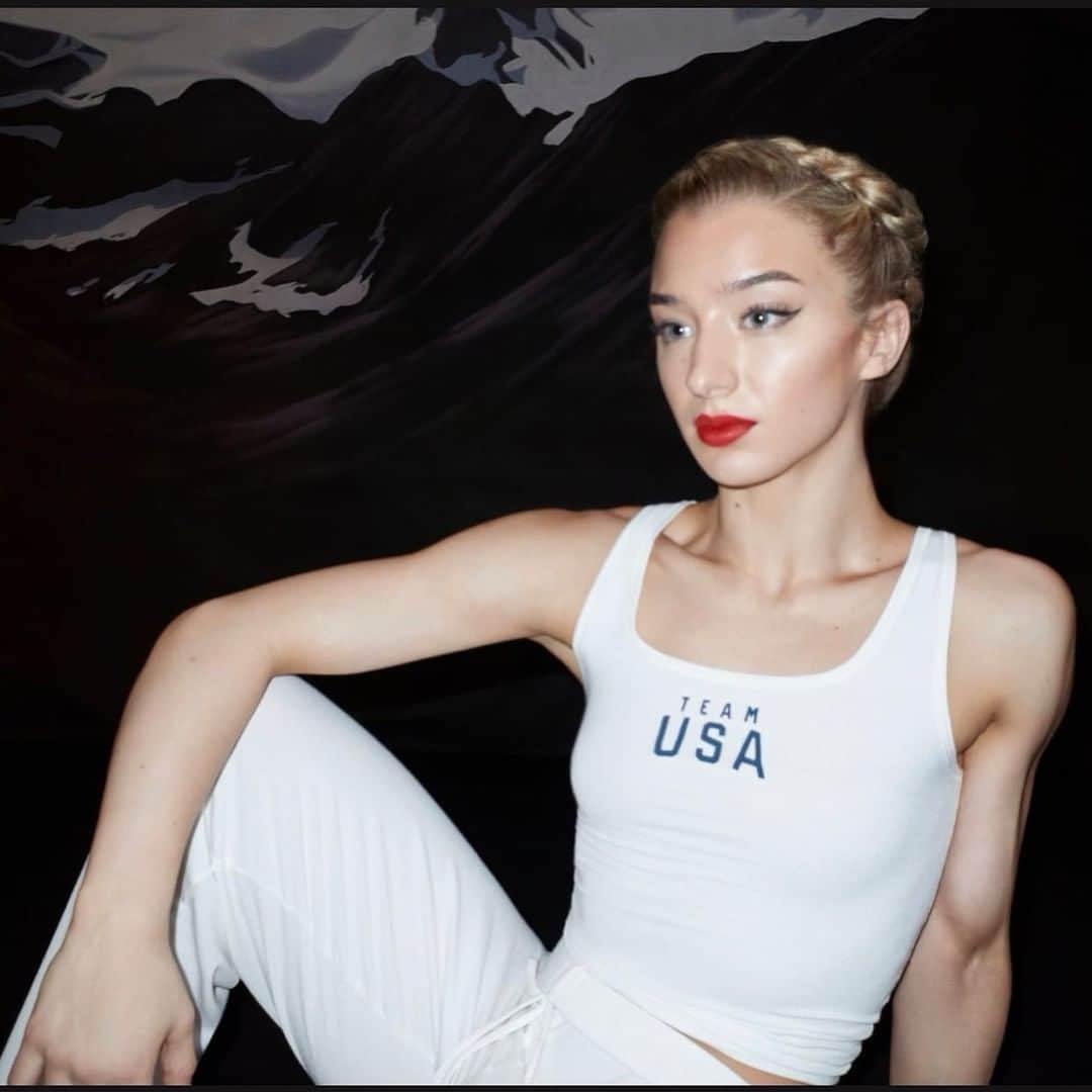 アンバー・グレンのインスタグラム：「It’s so exciting to be part of the @SKIMS for Team USA campaign alongside such an inspiring group of athletes! I love that SKIMS celebrates our differences whatever they may be🤍🇺🇸 Photos by #vanessaBeecroft」