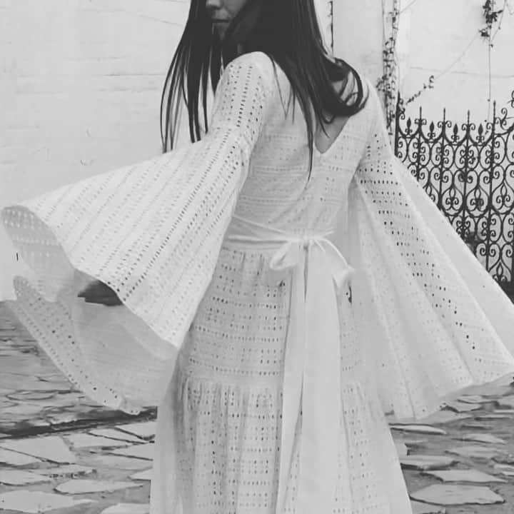 のインスタグラム：「Hand crafted at our Hollywood Hills atelier🤍THE LAKE DRESS🤍made for garden ceremonies & special occasions #bridal #madeincalifornia🇺🇸」