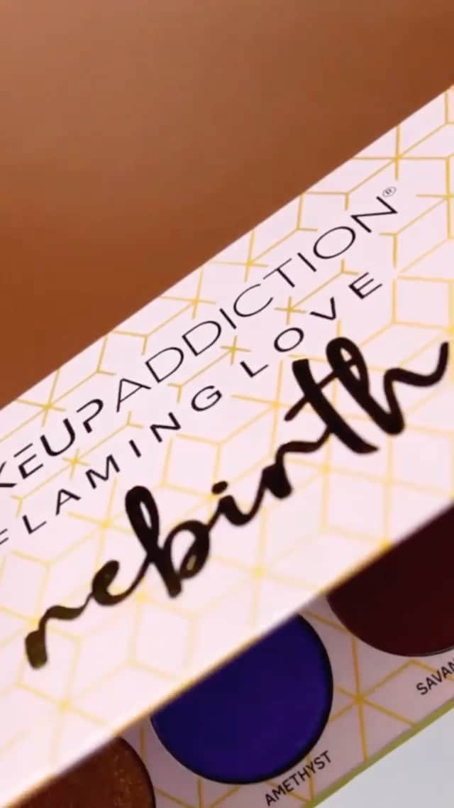 Makeup Addiction Cosmeticsのインスタグラム：「Flaming love 𝑅𝑒𝒷𝒾𝓇𝓉𝒽 palette with 8 highly pigmented shades. 💞 Let the creativity begin 🎨 🎥 @makeupby_chiv 🤍」