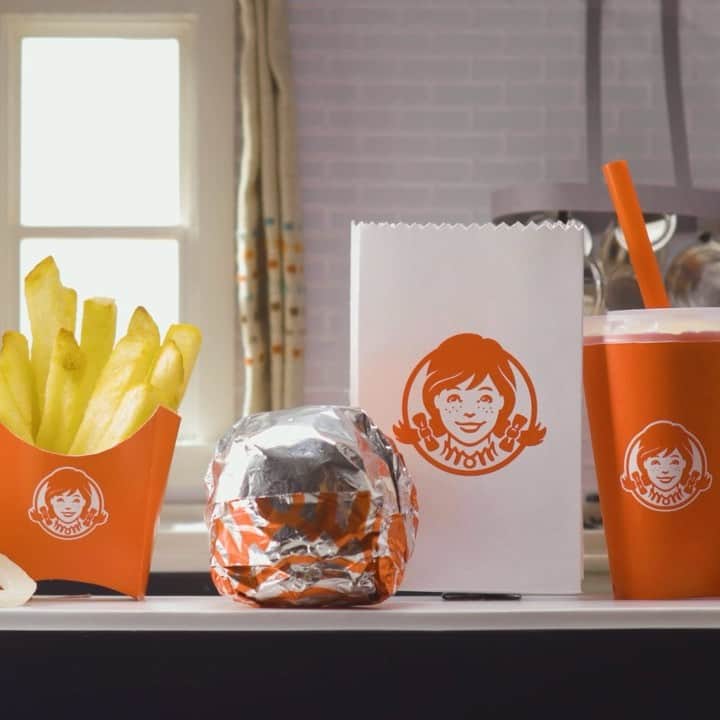 のインスタグラム：「The burger is tiny but the CUTE FACTOR can comfortably fit a family of four.」