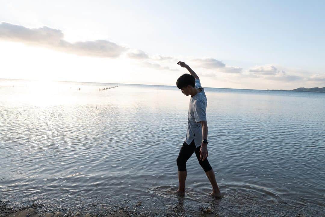 大迫傑さんのインスタグラム写真 - (大迫傑Instagram)「僕らが思ってるより世界は狭く、生きるは自由。  思考が固まると近いのに遠くなる。沢山あるのに少なく感じる。」1月14日 5時27分 - suguru_osako
