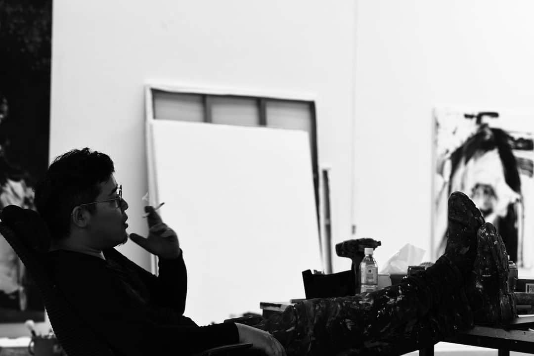 井田幸昌のインスタグラム：「Whenever I see a white canvas in front of me, I always wonder what kind of life this child would like to live. To listen to her voice. To have my thoughts heard. To get to know each other.  Photo by @ogata_photo」