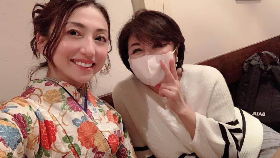 中川愛海さんのインスタグラム写真 - (中川愛海Instagram)「花まんまじゃがのママにも新年ご挨拶に行きました❣️ ママ元気そうでよかったです💕いつもたくさん元気いただきます！ ありがとうございます😊 大好きな恵比寿のお店の一つ💕 @hanamanma_jaga  @ami_nakagawa_  #中川愛海 #一日一回カンパイ #花まんまじゃが #恵比寿グルメ #恵比寿たこ焼きくるり #恵比寿くるり #くるり恵比寿」1月14日 15時30分 - ami_nakagawa_