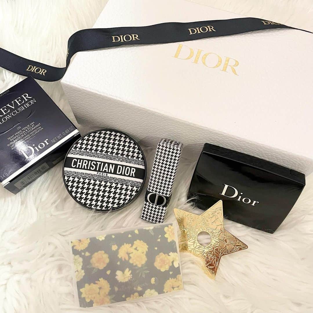 麻亜里さんのインスタグラム写真 - (麻亜里Instagram)「Diorの千鳥柄パッケージが可愛すぎる🖤🤍」1月14日 15時39分 - maari.0108