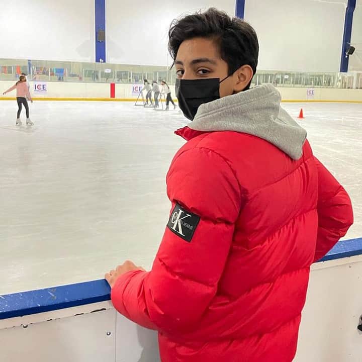 Donovan Carrillo Suazoのインスタグラム：「That move you’re afraid to make might just be the one that change everything.  #mycalvins」