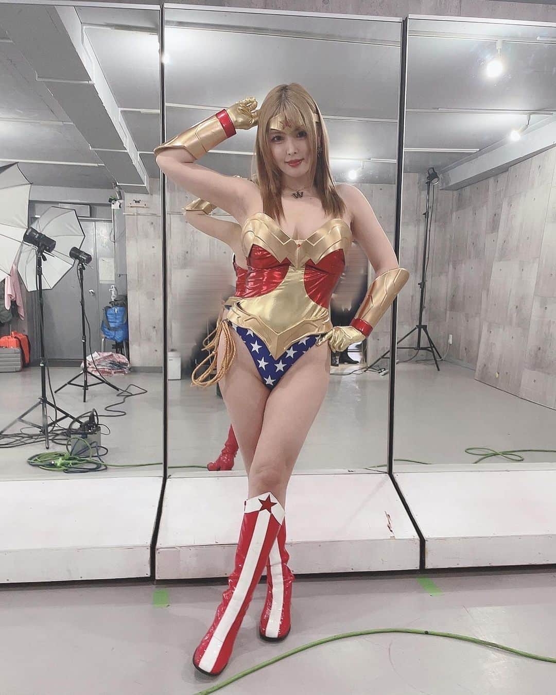 のインスタグラム：「GIGAさんで撮影でした✨ ワンダーレディー役❤️🇺🇸  #特撮 #アメコミ #giga」