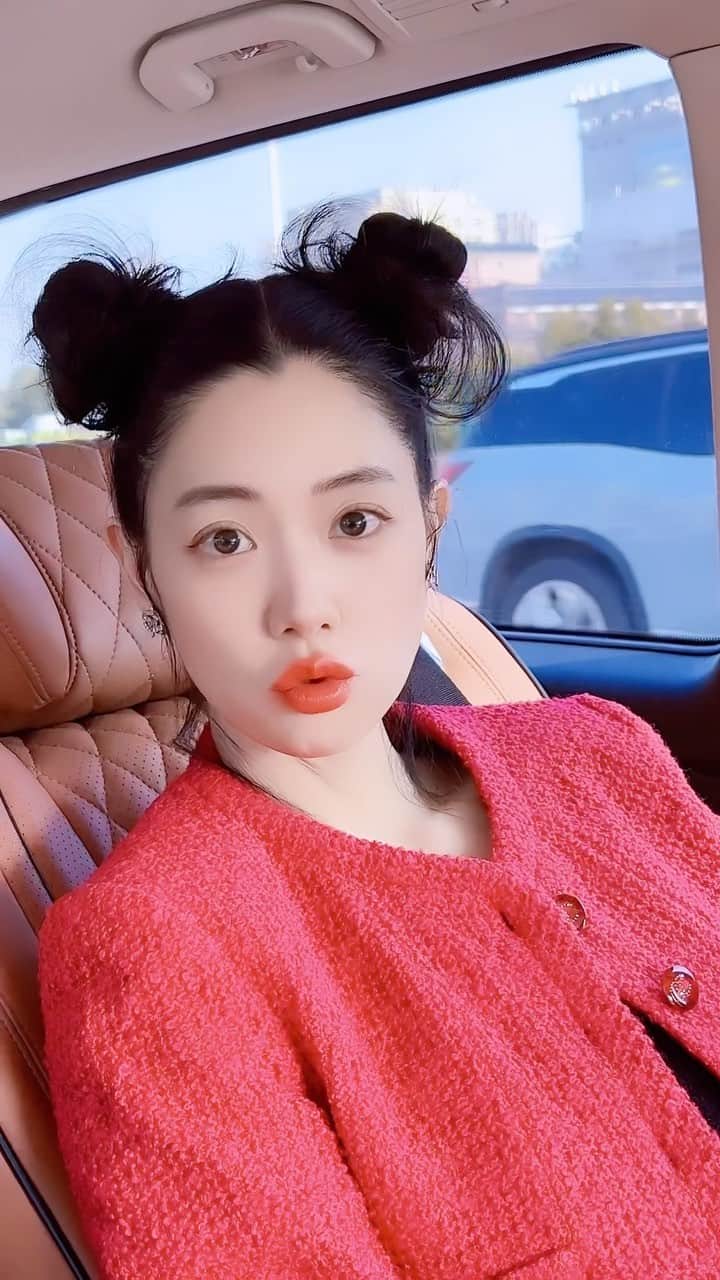 クララのインスタグラム：「#baby #icloria #makeup @i_cloria_」