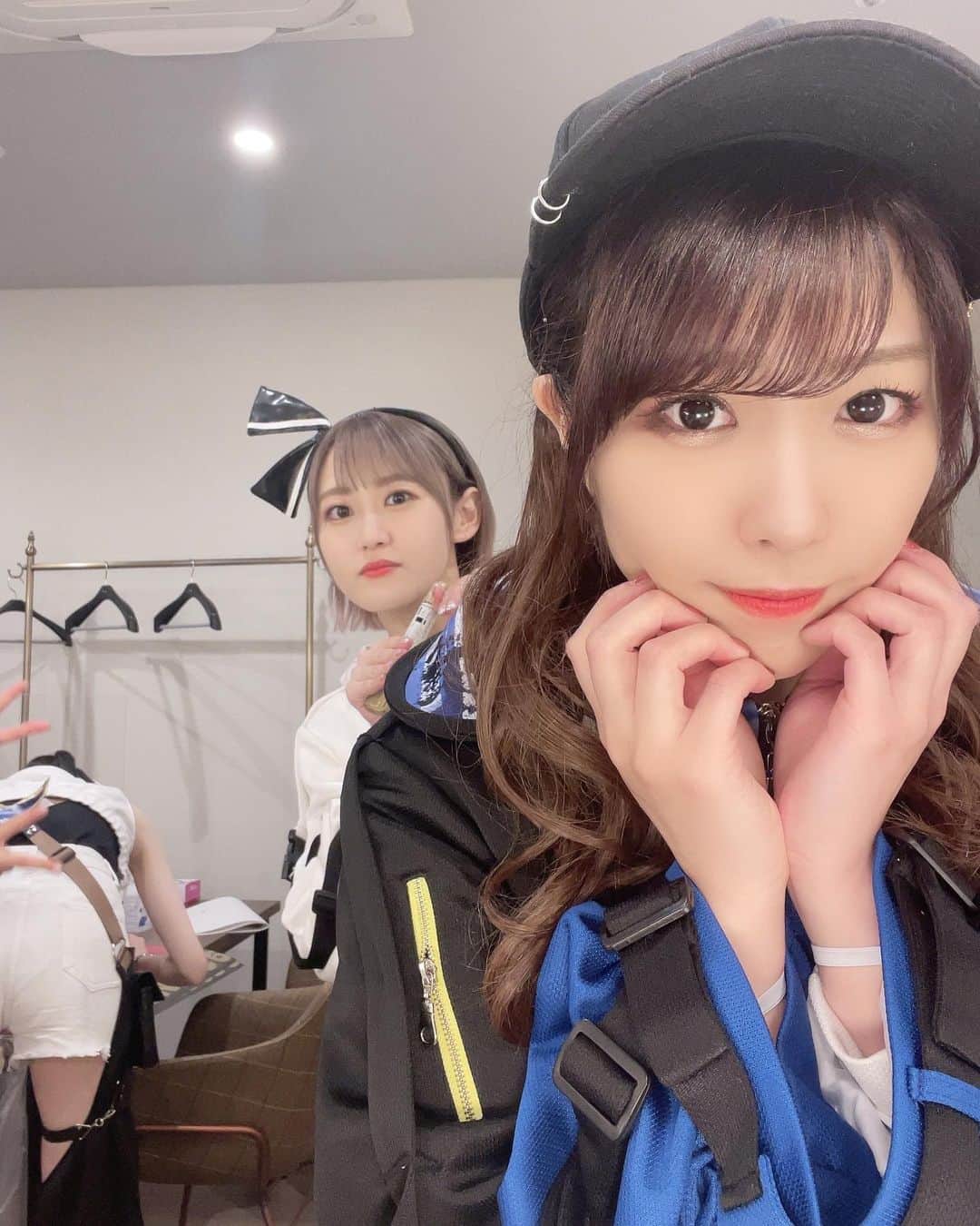 愛美のインスタグラム：「みゅ。 メンバーの写り込み激しない？ . #D4DJ_HaH #D4DJ #グルミク #ピキピキ」
