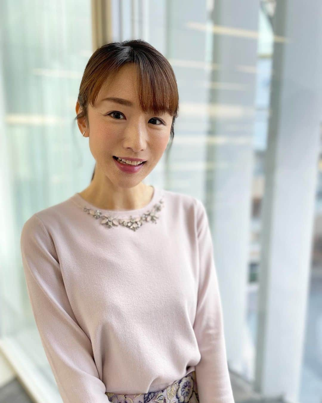 堂真理子さんのインスタグラム写真 - (堂真理子Instagram)「「ワイド！スクランブル」放送中です！ 午前中は、内村航平選手の引退会見についてお伝えしました。 芯の通った、ゆるぎない信念を持っていらっしゃる内村選手の姿勢と言葉に胸を打たれました。  引き続き寒さが続きますね❄️どうぞ体調には気を付けて週末お過ごしください✨  午後も頑張りましょう‼️  本日の衣装は、  ☆ニット,スカート… #maglieparefde  ☆アクセサリー… #ete  でした👗✨   #大下容子ワイドスクランブル #ワイドスクランブル #ニュース #堂真理子 #テレビ朝日 #アナウンサー #アナウンサー衣装 #番組衣装」1月14日 12時17分 - mariko_do