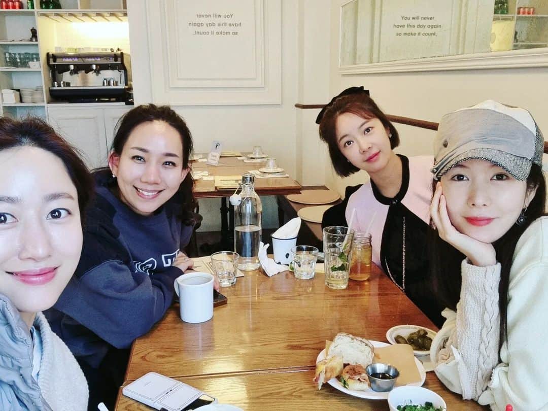 のインスタグラム：「너무 추워요🥶 자전거타고 다니면 #백배 더 추움💀 . 그래도 따뜻한 식사와 수다백판에 그림구경까지 훈훈했던 데이트」