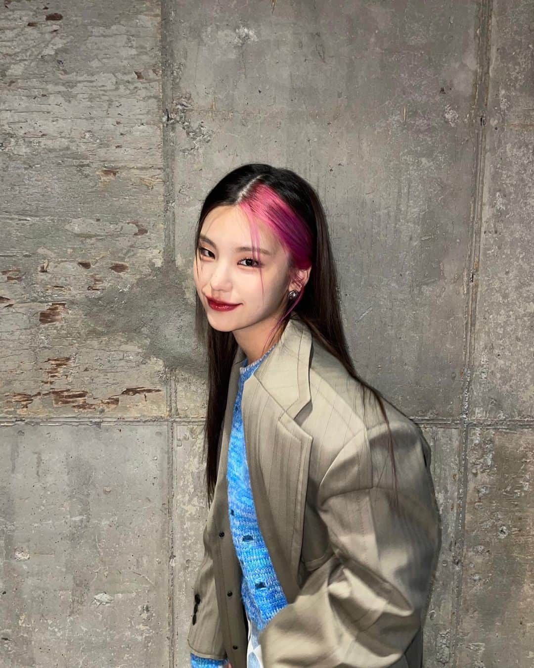 ITZYさんのインスタグラム写真 - (ITZYInstagram)「조금 지났지만💙」1月14日 12時53分 - itzy.all.in.us