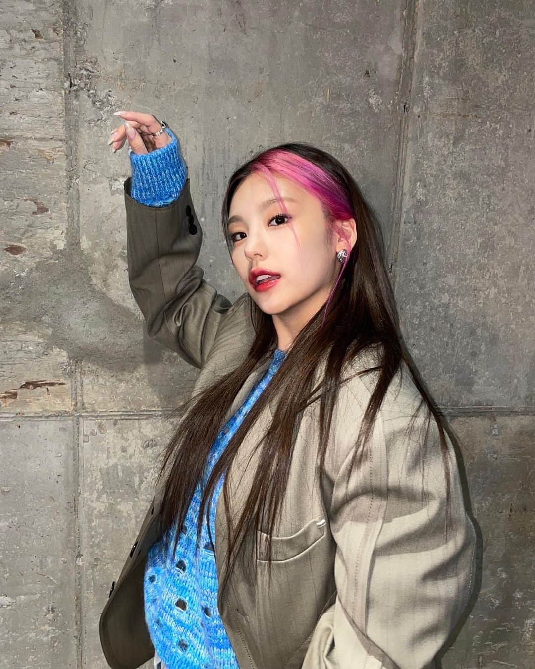 ITZYさんのインスタグラム写真 - (ITZYInstagram)「조금 지났지만💙」1月14日 12時53分 - itzy.all.in.us