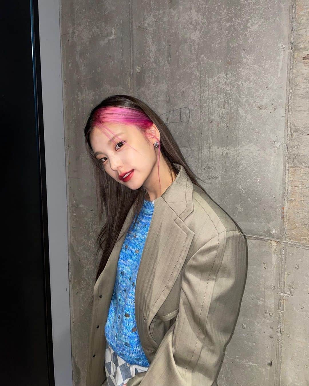 ITZYさんのインスタグラム写真 - (ITZYInstagram)「조금 지났지만💙」1月14日 12時53分 - itzy.all.in.us