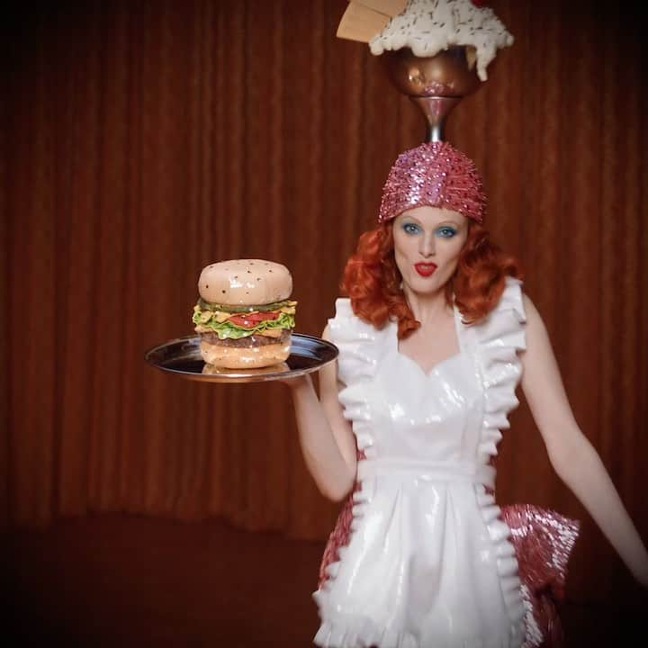 ジェレミー・スコットのインスタグラム：「HAPPY BIRTHDAY TO MY BURGER GIRL, MUSE, & FRIEND THE MULTI TALENTED @misskarenelson !!!」