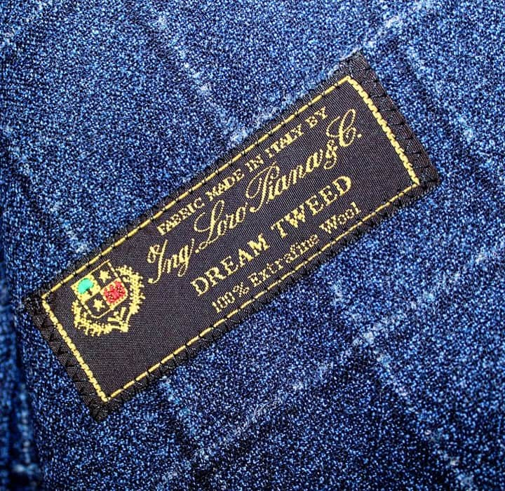 アイクベーハーのインスタグラム：「Our new Dream Tweed Windowpane Suit is now available in store and online. For our suits and sport coats, we select from the finest Italian mills for an exclusive collection of various unique fabrics and luxurious blends.  #suit #suitstyle #fridayvibes #ikebehar @charlestonplaceshops」