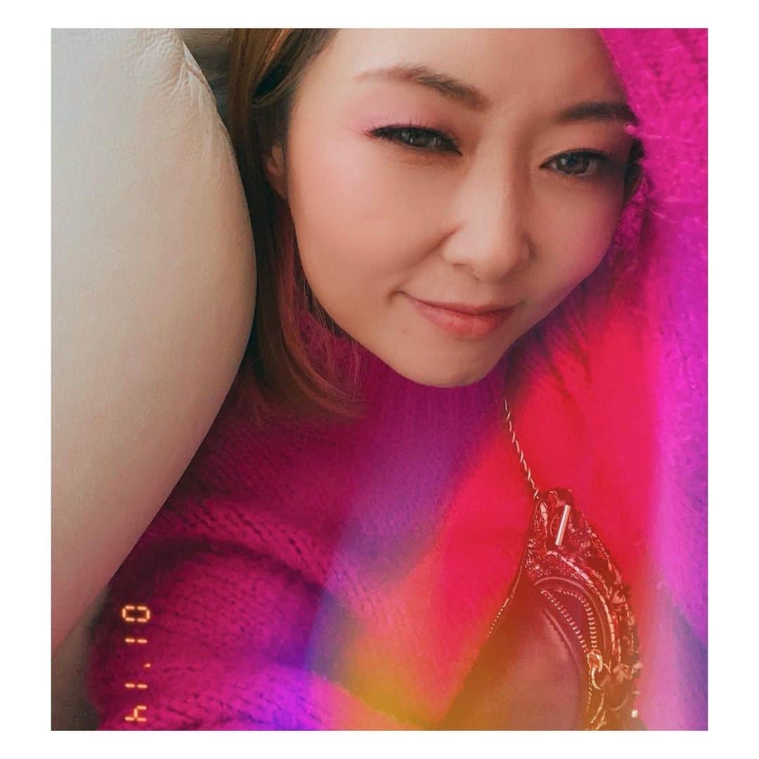 荒牧陽子のインスタグラム：「2022.1.14 誕生日 ┈︎┈︎┈︎┈︎┈︎┈︎┈︎┈︎┈︎┈︎┈︎┈︎ 本日、birthdayを迎えました✨ みなさん、メッセージやコメント ありがとうございます🥰 ⁡ ファンの方からプレゼントも届いてて ビックリ‼️ ありがとうございます😭💕嬉🌸 大切に使いますね！ ⁡ 写真は アプリの力を借りて気取ってみました（許🙇‍♀️ ⁡ 山崎さんからも沢山いただいて 熊本からも馬刺し届いたり！ 本当にありがとうございます🥰💕 ┈︎┈︎┈︎┈︎┈︎┈︎┈︎┈︎┈︎┈︎┈︎┈ #20220114 #荒牧陽子 #birthday #誕生日 #ありがとうございます #Makitaso_BD2022」