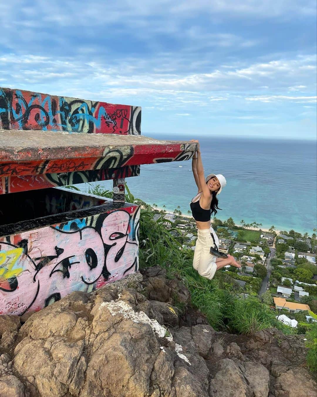 大柳麻友さんのインスタグラム写真 - (大柳麻友Instagram)「⁡ ⁡ Lanikai Pillbox⛰ ⁡ いっぱい歩いて頂上で感じる風は最高でした۬৺۬♡ 山も海も大好きだから 最高のハイキングコースだった😍 ⁡ ⁡ ⁡ #hawaii #travel #instagood」1月14日 18時36分 - mayu_oyanagi