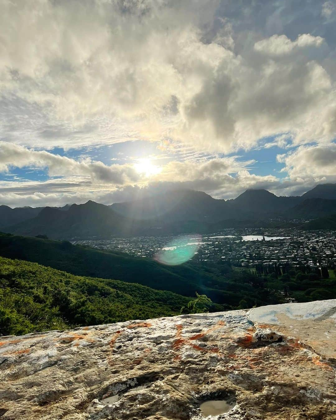 大柳麻友さんのインスタグラム写真 - (大柳麻友Instagram)「⁡ ⁡ Lanikai Pillbox⛰ ⁡ いっぱい歩いて頂上で感じる風は最高でした۬৺۬♡ 山も海も大好きだから 最高のハイキングコースだった😍 ⁡ ⁡ ⁡ #hawaii #travel #instagood」1月14日 18時36分 - mayu_oyanagi