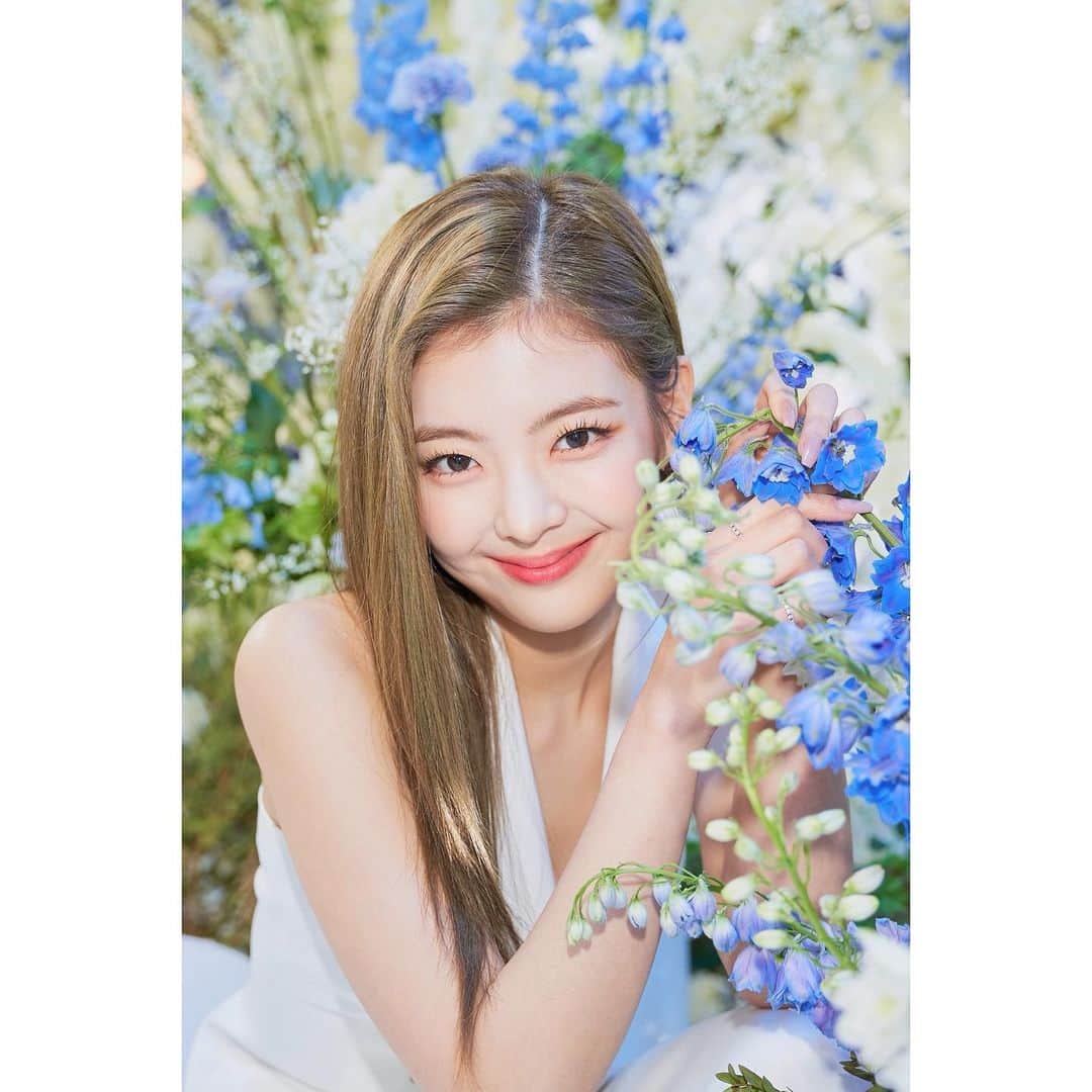 ITZYさんのインスタグラム写真 - (ITZYInstagram)「💾 ITZY 2021 하드털이 ┗ 📂 The First FAN PARTY LIVE with Global MIDZY  #ITZY #MIDZY」1月14日 19時00分 - itzy.all.in.us