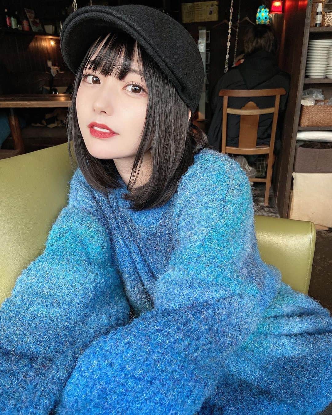sarimaru(国木田さりまる)のインスタグラム：「緩めのニット~💙 髪の毛ハイトーンにしたい欲再来」