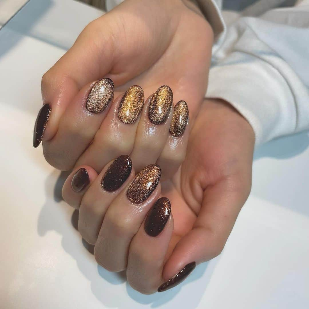 加美杏奈さんのインスタグラム写真 - (加美杏奈Instagram)「･ New nail💅  久しぶりのマグネット‪︎❤︎‪︎  #nail#winternails#magnetnails#brownnails#cute#ootd」1月14日 21時51分 - anna.kami3