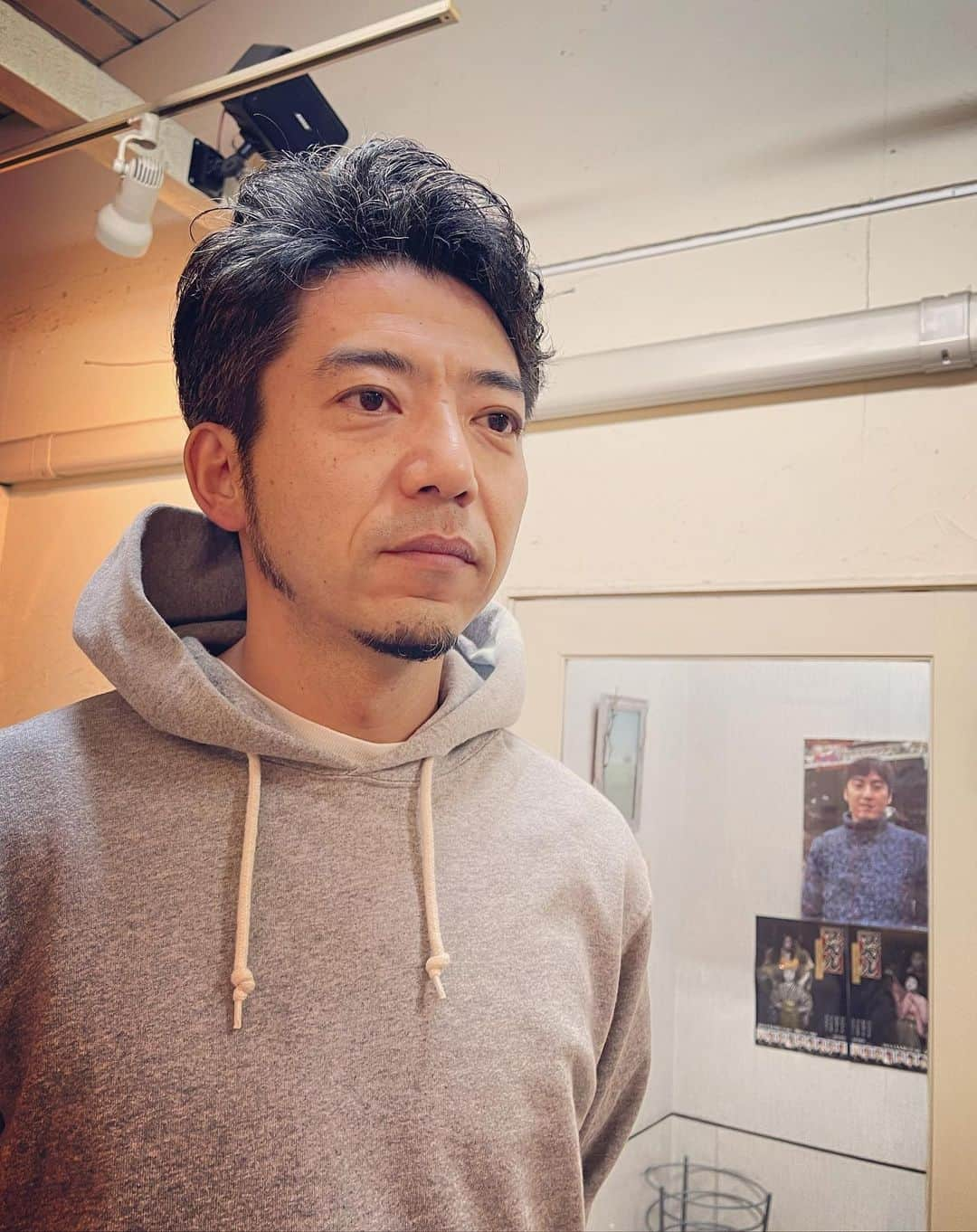 杉本知香さんのインスタグラム写真 - (杉本知香Instagram)「フォレスト名物。珍しい2ショット😆 営業やゴルフではしょっ中会ってる2人。 大きなイチモツポーズ、 1枚目は、どうやらゆうぞうさんは見栄をはって大きくしてたけど、本当のサイズは2枚目の写真だそうで…。細っ🤣😂（笑） お疲れちゃんポーズも😆😆 今日、森さんパーマ中は、ずっと金玉の話してました🤣😂 ※私がにゃんたま好き過ぎる話からの金玉話（笑）  #中目黒美容室#金玉#きんたま#にゃんたま #どぶろっく森#どぶろっく  #大きなイチモツ #インスタントジョンソンゆうぞう #インスタントジョンソン #お疲れちゃん」1月14日 22時15分 - sugimotoc