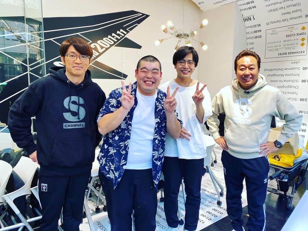 桃沢健輔のインスタグラム：「最高でした。 いつかどうしてもお会いしたかったさまぁ〜ずさんにお会いできて光栄でした。 生きてて良かったです。  今日からさまぁ〜ずさんのYouTubeチャンネルのヘッダーに僕の絵を使って頂いています。 いつまでなのかわかりませんが、こんなに嬉しいことないです。 最高最高です。」