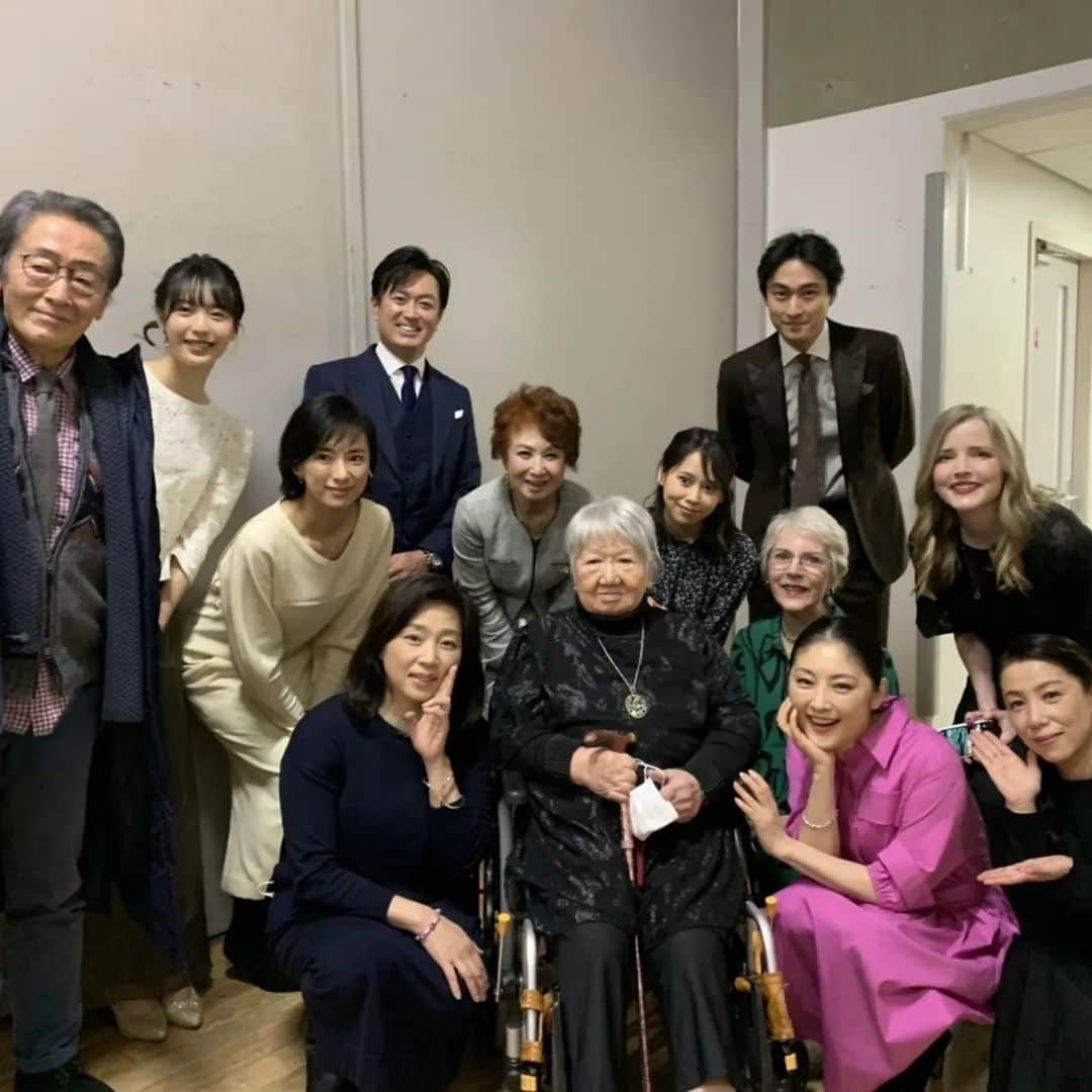 常盤貴子さんのインスタグラム写真 - (常盤貴子Instagram)「山田火砂子監督「われ弱ければ　矢嶋楫子伝」完成披露試写会✨  こんなにたくさんで登壇したのは始めて♫ 現場さながらの、ワイワイガヤガヤ(笑) みんな自由過ぎるっ✨ 面白かったぁ😆✨  観に来てくださった皆様も、本当にありがとうございました。  次は…1月22日の大阪府立男女共同参画・青少年センター（ドーンセンター） 舞台挨拶は2回だそうです。  #われ弱ければ  #矢嶋楫子伝  #山田火砂子監督  #今日はピンクのお衣装 #気分盛り上がるぅ〜 @lescopainsofficial  #ちなみに… #舞台挨拶の前には #取材してました  #白いワンピースもかわいかった #ボータイ #潔い白  #これも  @lescopainsofficial」1月14日 22時34分 - takakotokiwa_official