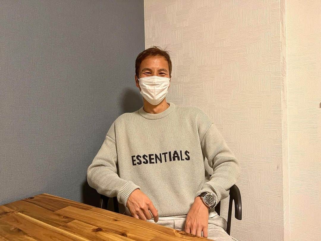 新井場徹のインスタグラム：「ESSENTIALS。 はぁ？？ #梅鉢#sc相模原#ツエーゲン金沢 #大樹の悪口言ってました #頑張れ鹿島アントラーズ #今年もよろしくお願いします」