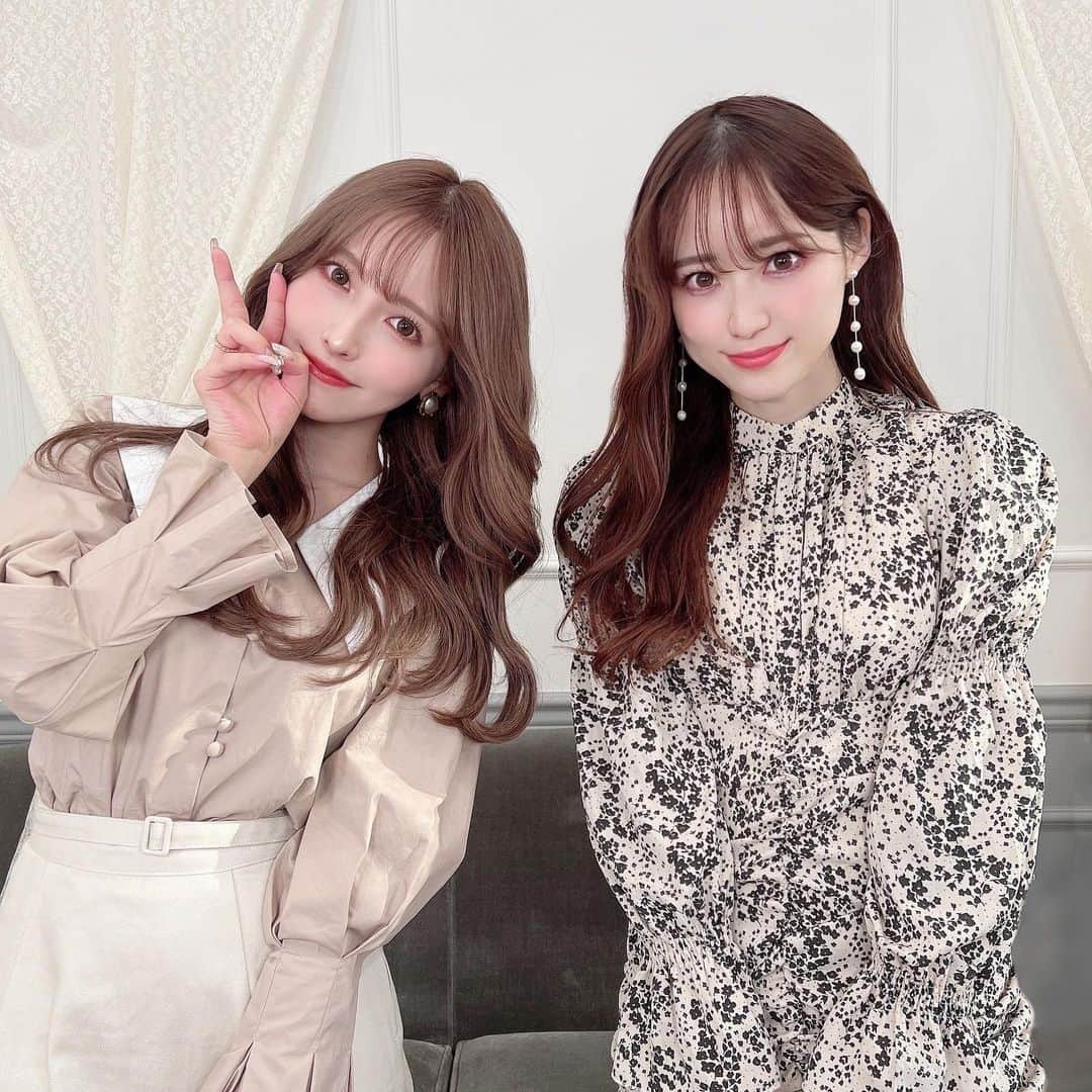 のインスタグラム：「@miyours.jp の展示会にお邪魔しました🥰 ・ S/S collectionどれも可愛くて迷って ゆあさん見たらご本人がやはり可愛すぎて 思わず同じお洋服オーダーしてしまった…🤍 ・ あんな風に着こなせるように 色々がんばろうと思いました🤦🏻‍♀️ ・ ご招待ありがとうございました🙇‍♂️💕 ・ ・ ・ ・ ・ ・ ・ ・ ・ #miyours #三上悠亜 さん #展示会 #japanesegirl #春服 #服 #instafashion #可愛い女の子 #可愛い #かわいい #とにかくかわいい #大天使様」